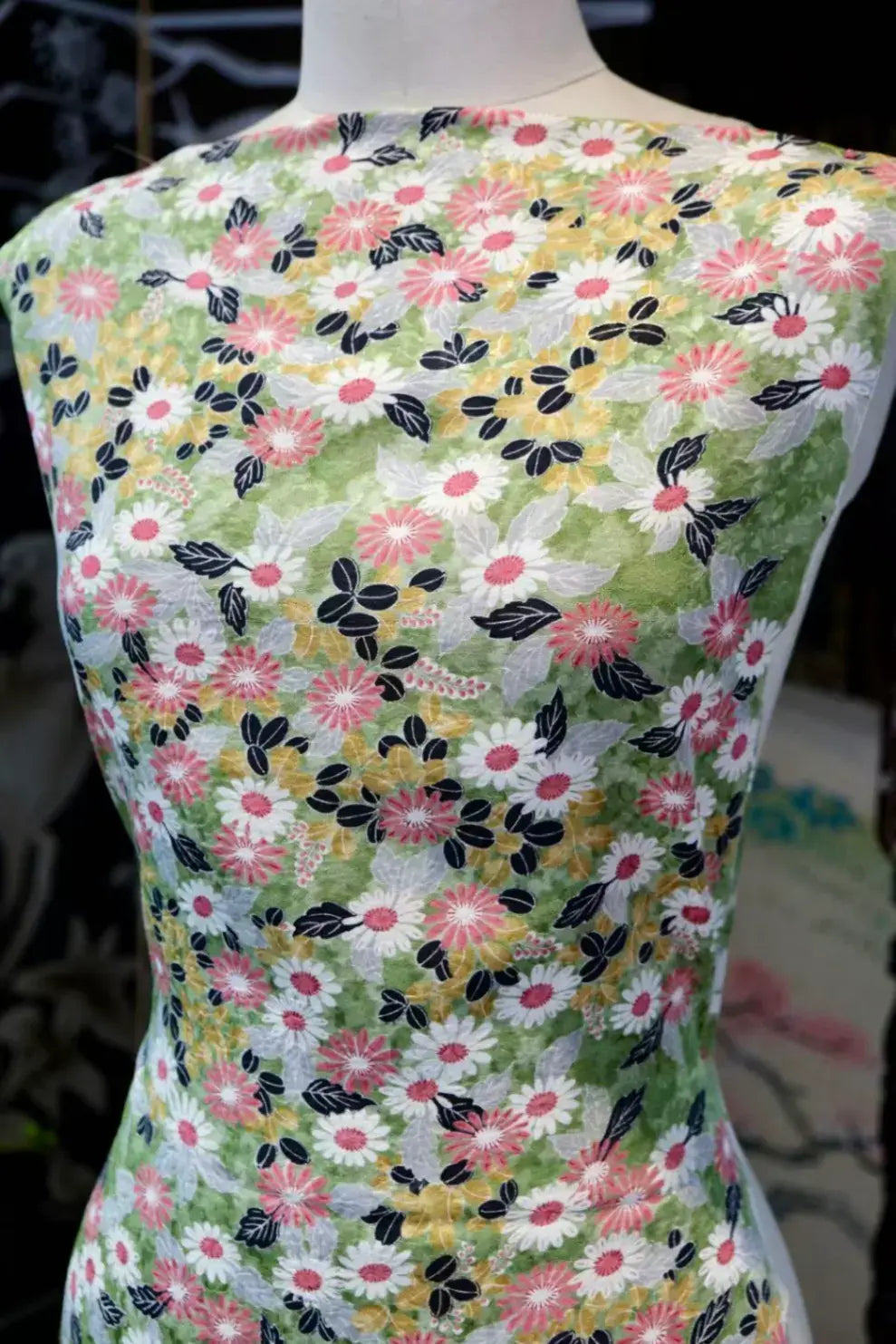 草凝雏菊 · 碎花印花真丝面料 | Meadow Daisy - Floral Print Silk Fabric