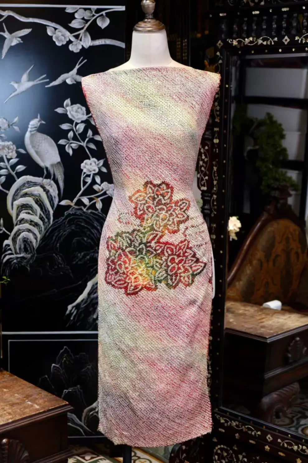 绚彩佳人 · 绞缬团花真丝面料 | Prismatic Bloom - Shibori Floral Silk Fabric