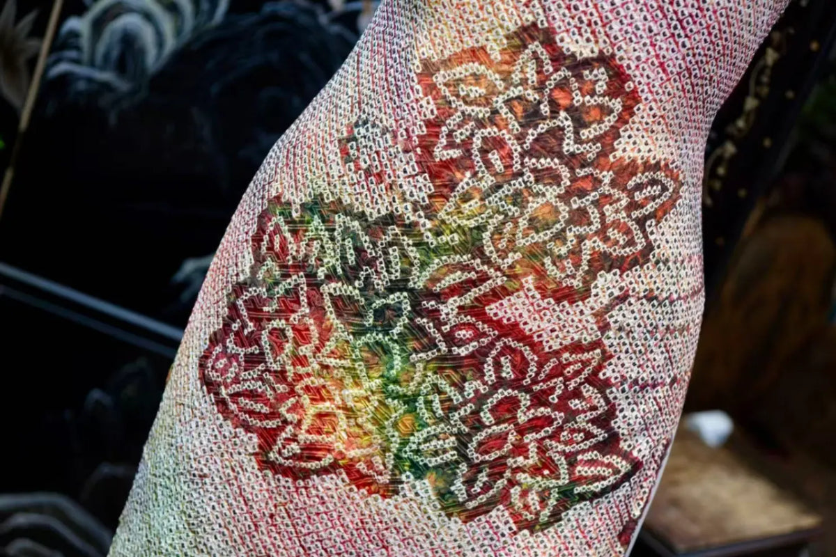 绚彩佳人 · 绞缬团花真丝面料 | Prismatic Bloom - Shibori Floral Silk Fabric