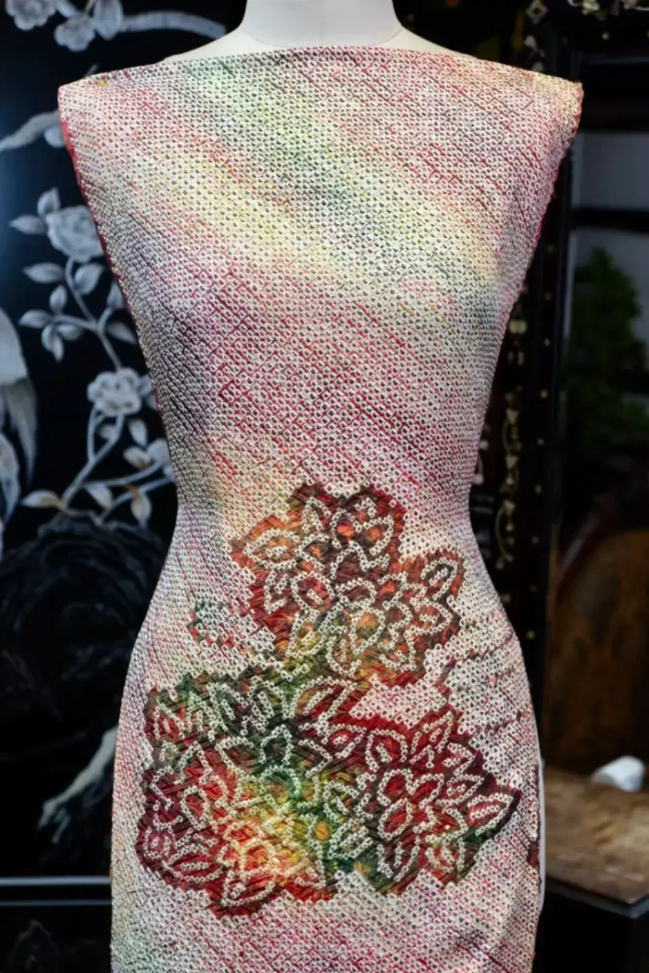 绚彩佳人 · 绞缬团花真丝面料 | Prismatic Bloom - Shibori Floral Silk Fabric