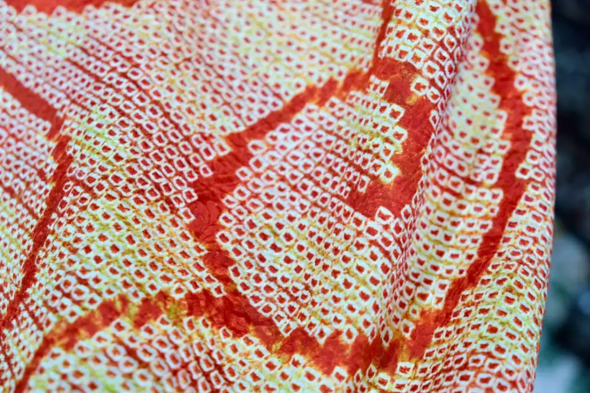 赤霞流涡 · 绞缬卷草真丝面料 | Crimson Swirl - Shibori Vine Silk Fabric