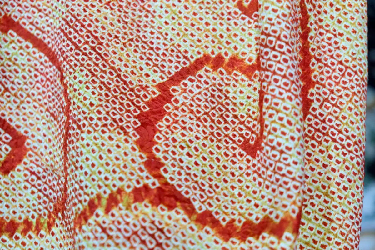 赤霞流涡 · 绞缬卷草真丝面料 | Crimson Swirl - Shibori Vine Silk Fabric
