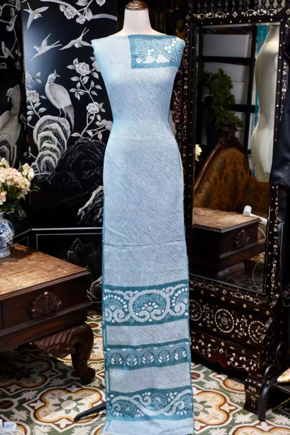 翠蓝流光 · 绞缬拼边真丝面料 | Cyan Shimmer - Shibori Border Silk Fabric