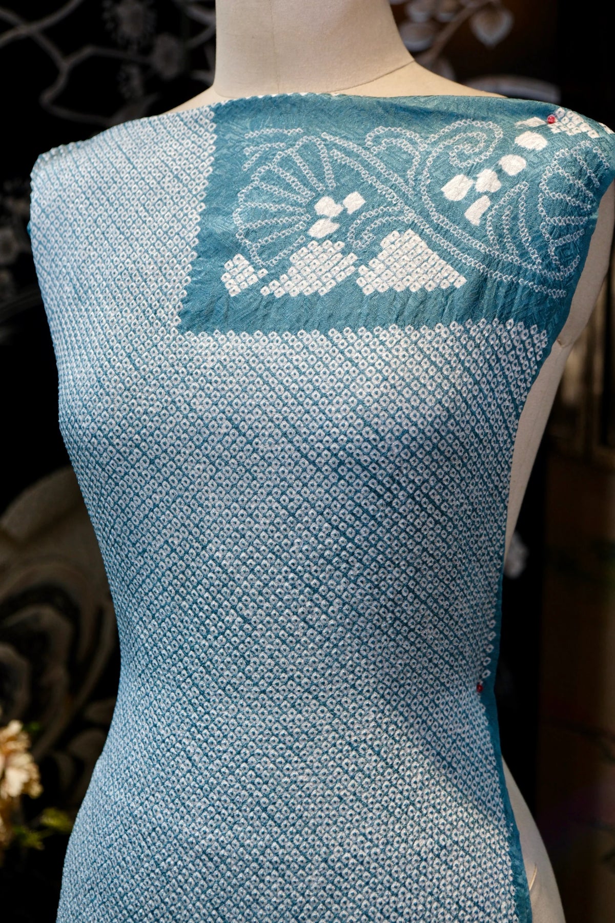 翠蓝流光 · 绞缬拼边真丝面料 | Cyan Shimmer - Shibori Border Silk Fabric