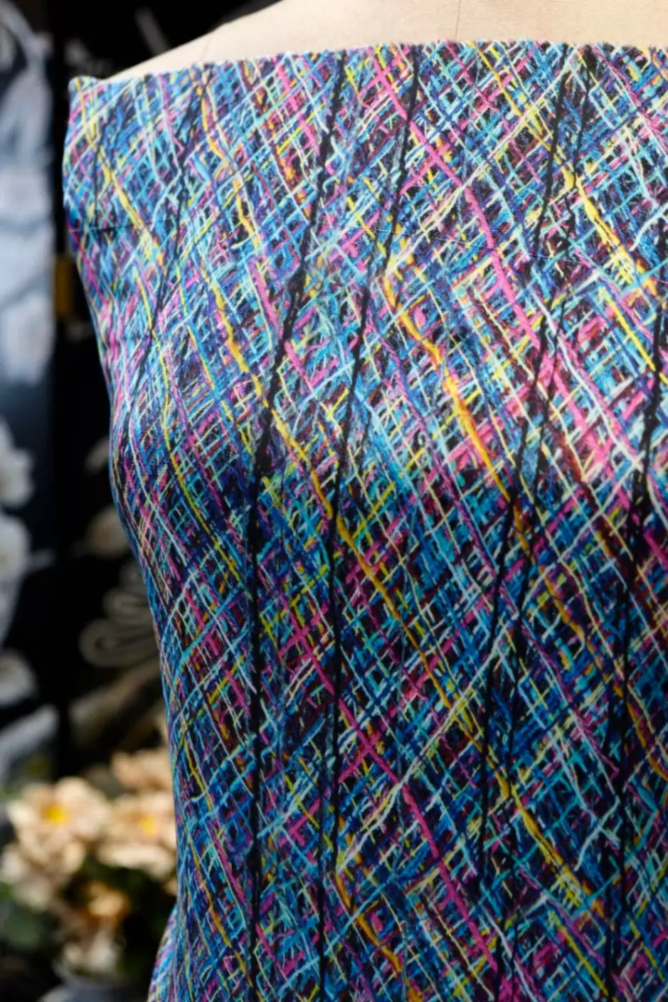 绚彩网格 · 抽象线条真丝面料 | Prism Grid - Abstract Line Silk Fabric