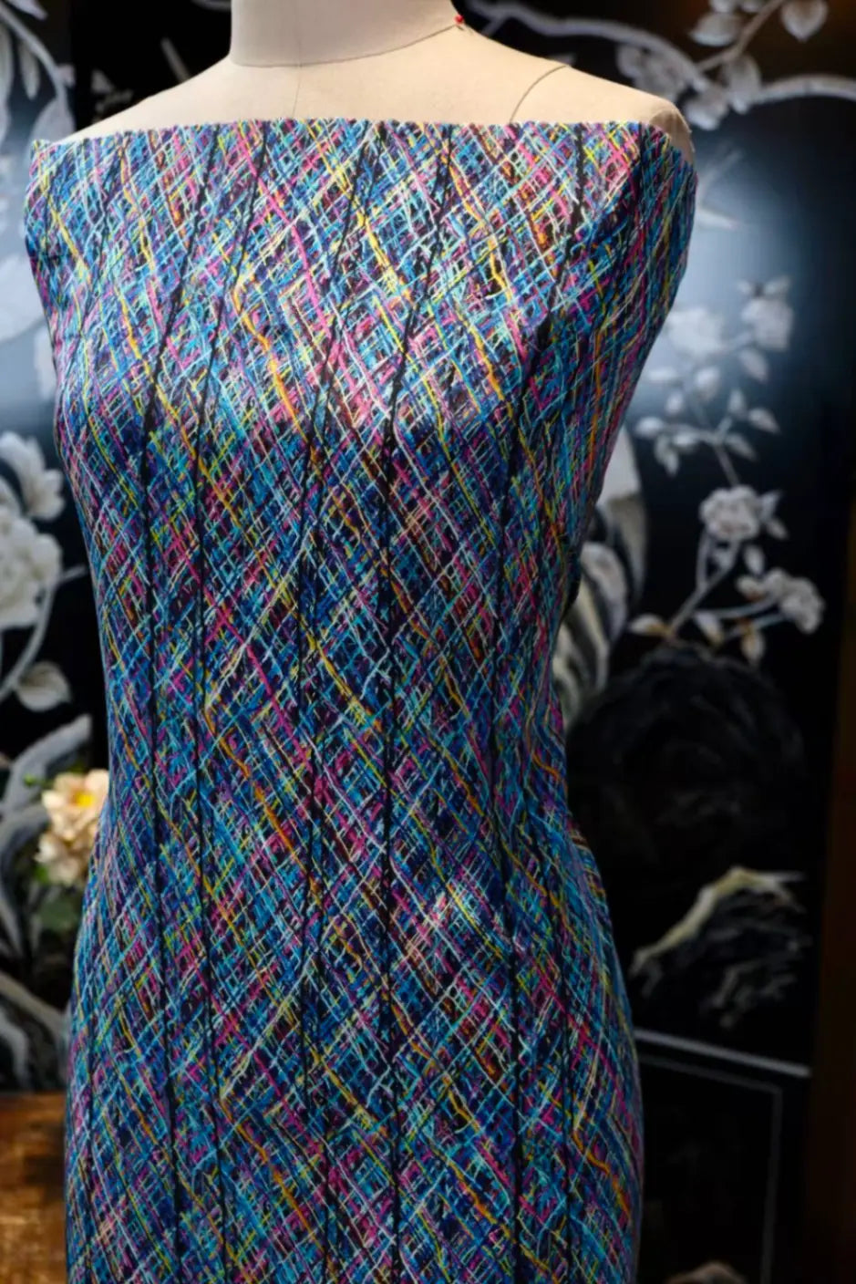 绚彩网格 · 抽象线条真丝面料 | Prism Grid - Abstract Line Silk Fabric