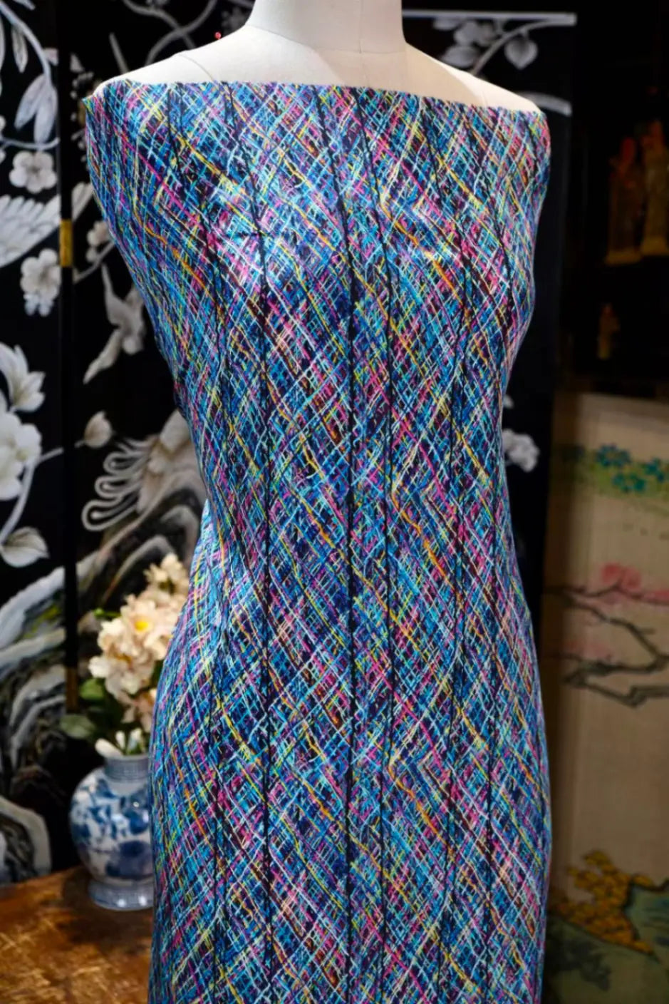 绚彩网格 · 抽象线条真丝面料 | Prism Grid - Abstract Line Silk Fabric