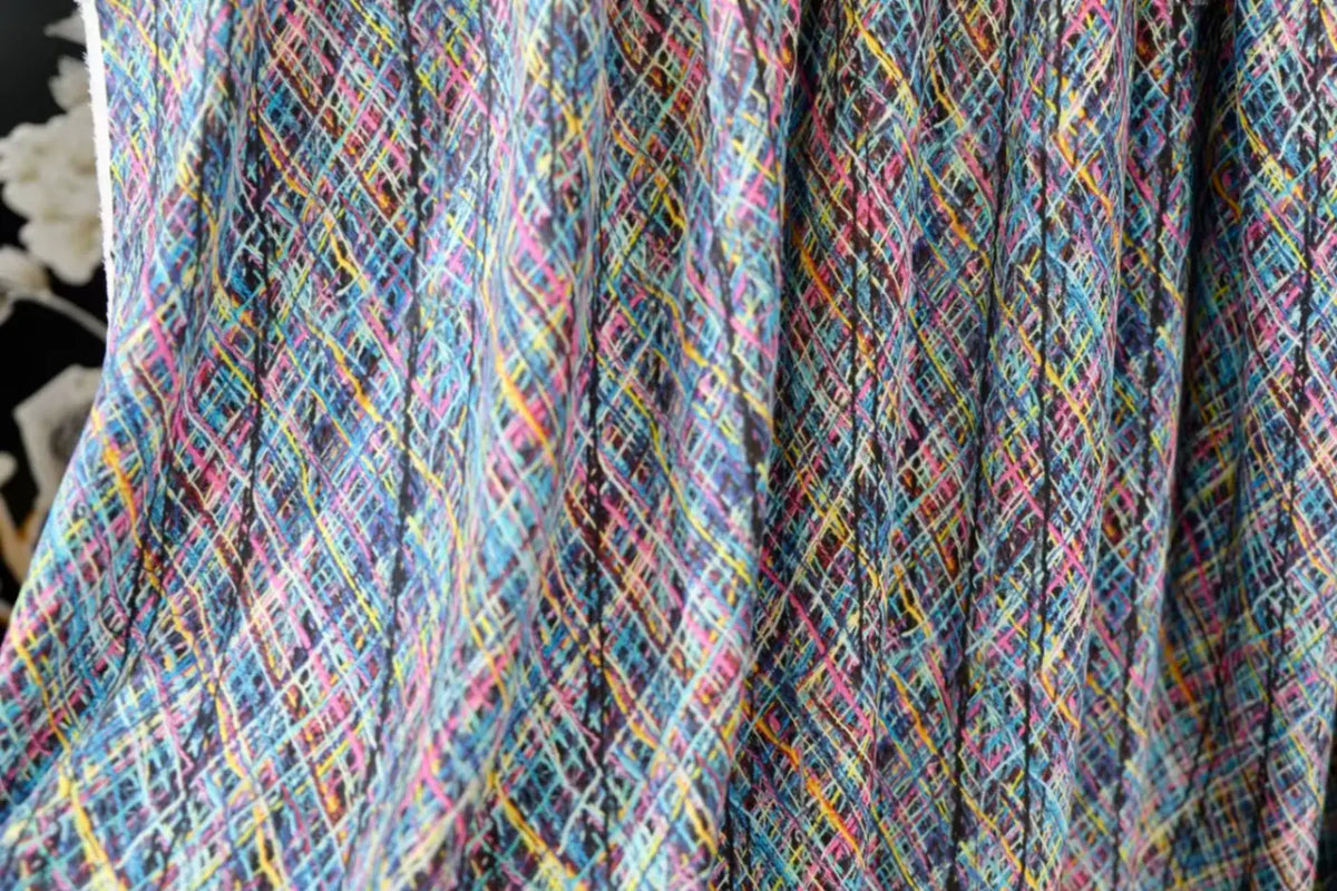 绚彩网格 · 抽象线条真丝面料 | Prism Grid - Abstract Line Silk Fabric
