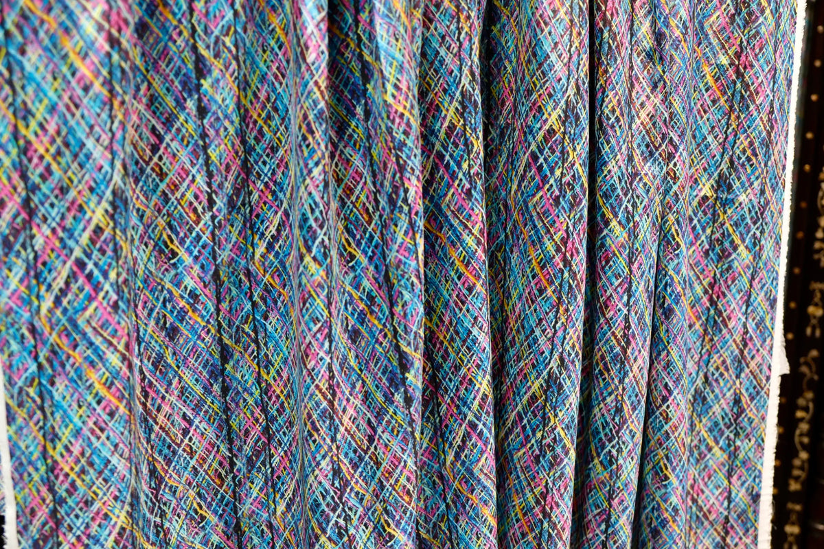 绚彩网格 · 抽象线条真丝面料 | Prism Grid - Abstract Line Silk Fabric