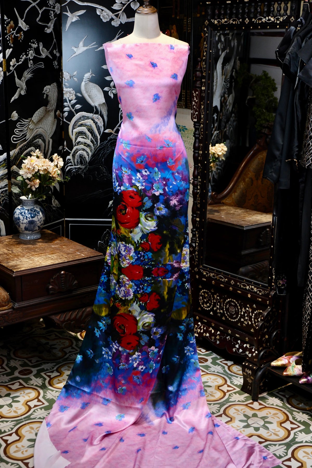粉蓝霞光 · 渐变繁花真丝面料 | Blush to Azure - Gradient Floral Silk Fabric