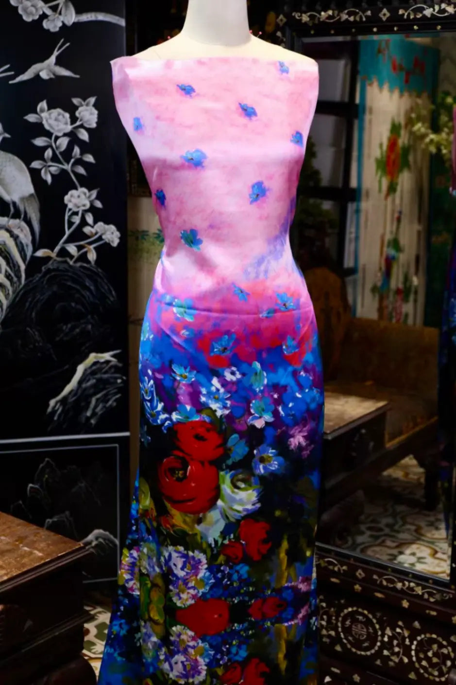粉蓝霞光 · 渐变繁花真丝面料 | Blush to Azure - Gradient Floral Silk Fabric