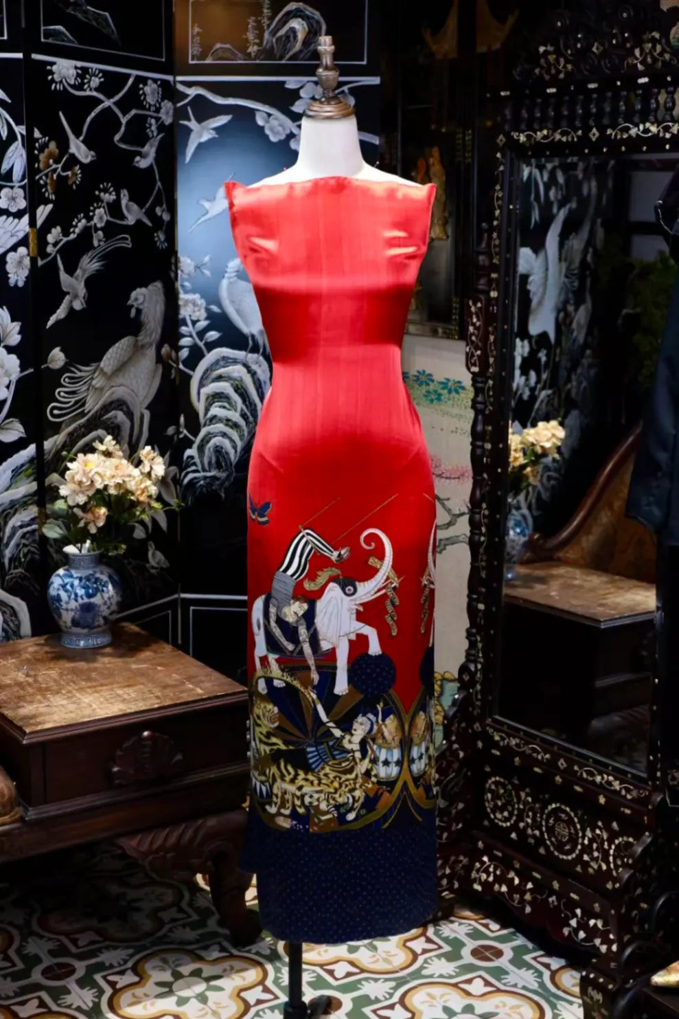 红绯奇戏 · 马戏团叙事真丝面料 | Scarlet Troupe - Circus Narrative Silk Fabric