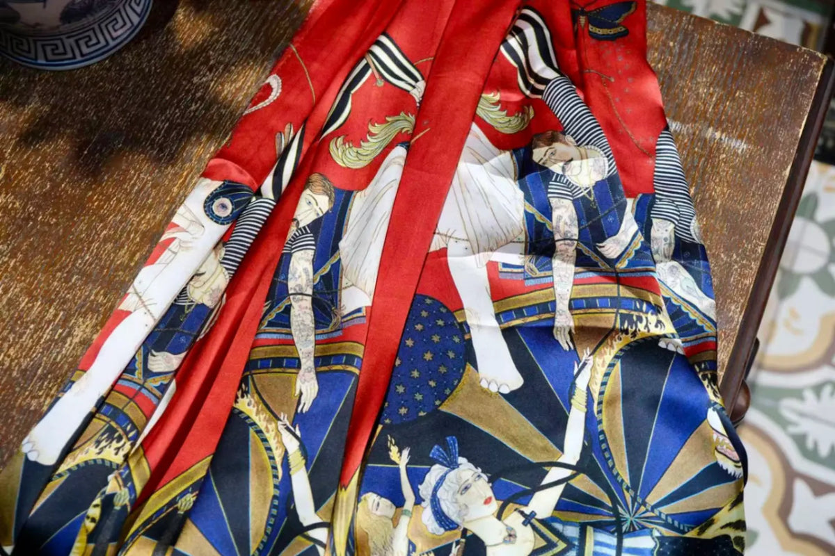 红绯奇戏 · 马戏团叙事真丝面料 | Scarlet Troupe - Circus Narrative Silk Fabric