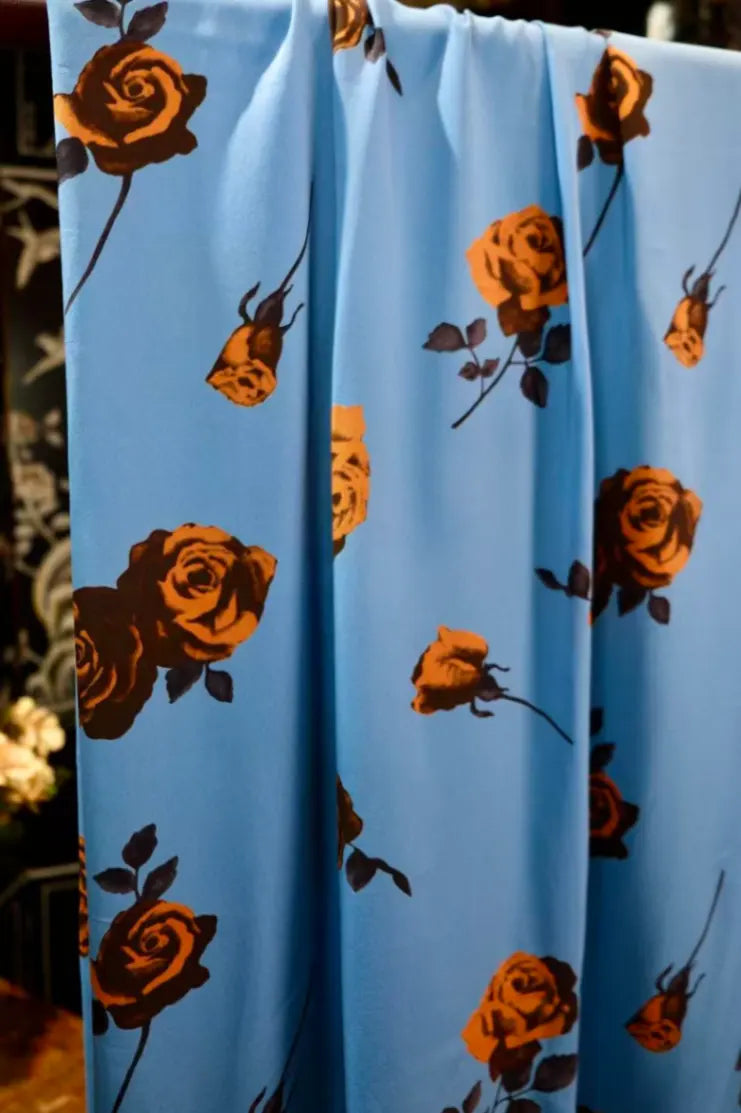 蓝天金玫瑰 · 优雅玫瑰真丝面料 | Azure Rose - Floral Print Silk Fabric