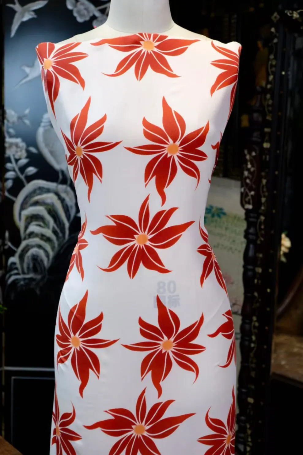 赤焰繁花 · 炽红星芒真丝面料 | Crimson Blossom - Starburst Print Silk Fabric