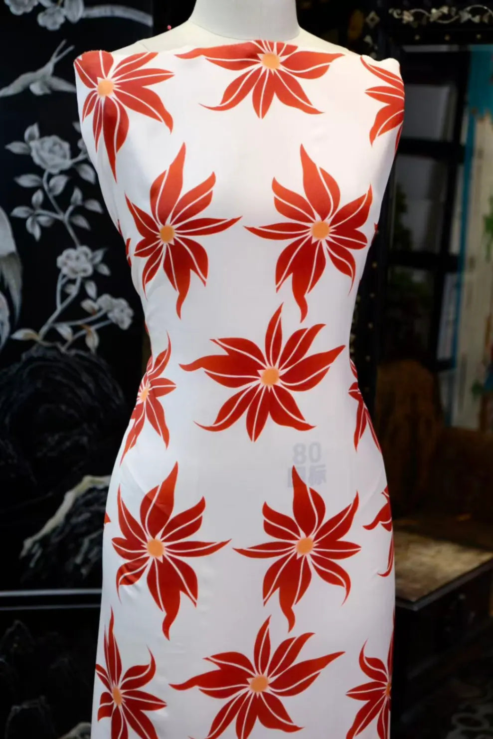 赤焰繁花 · 炽红星芒真丝面料 | Crimson Blossom - Starburst Print Silk Fabric