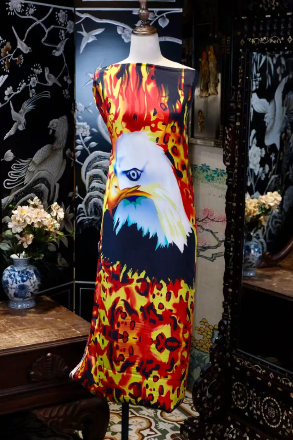 烈火雄鹰 · 炽焰飞鹰真丝面料 | Blazing Eagle - Flame and Eagle Silk Fabric