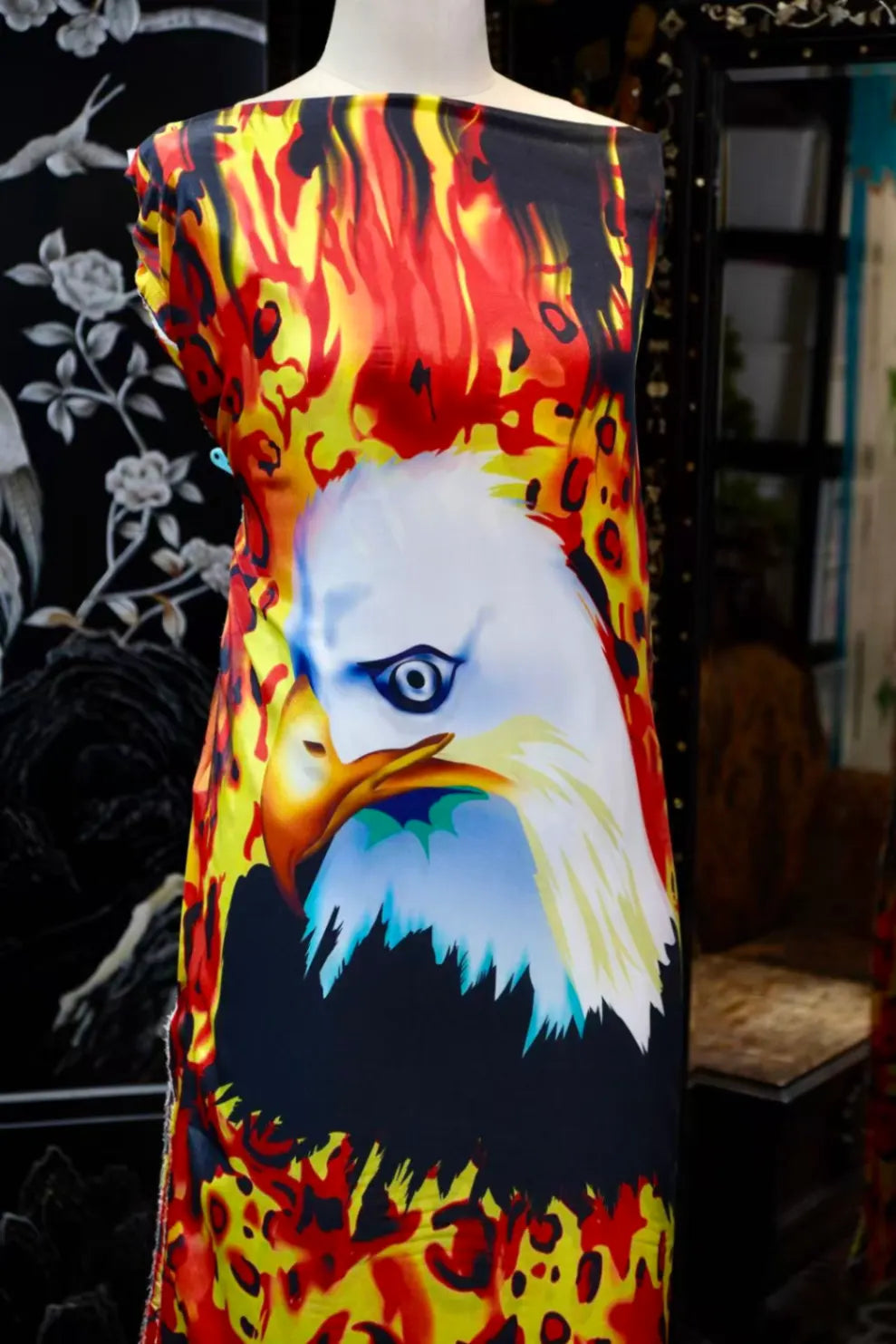 烈火雄鹰 · 炽焰飞鹰真丝面料 | Blazing Eagle - Flame and Eagle Silk Fabric