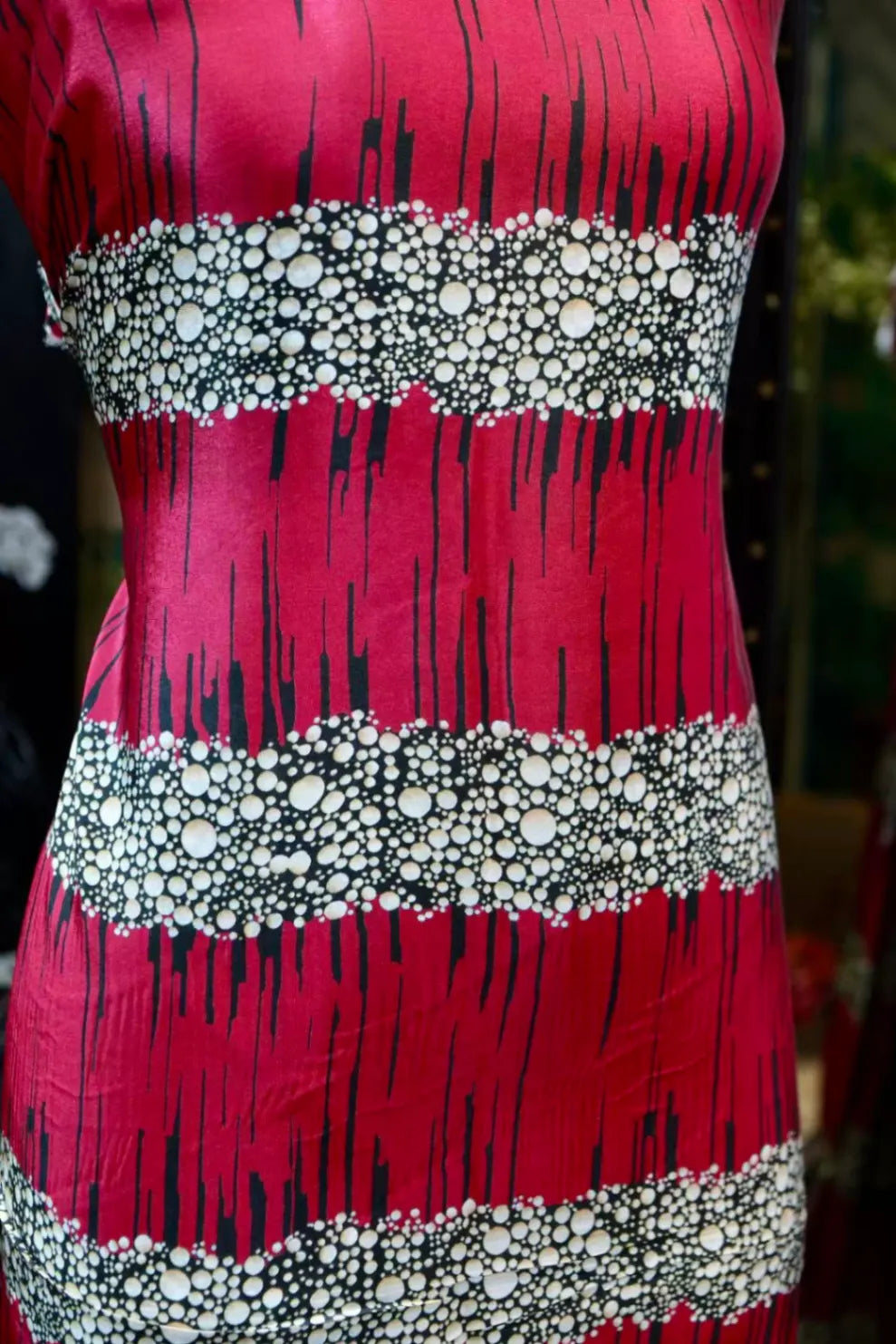 朱红流苏 · 几何波点真丝面料 | Crimson Ripple - Geometric Dot Silk Fabric