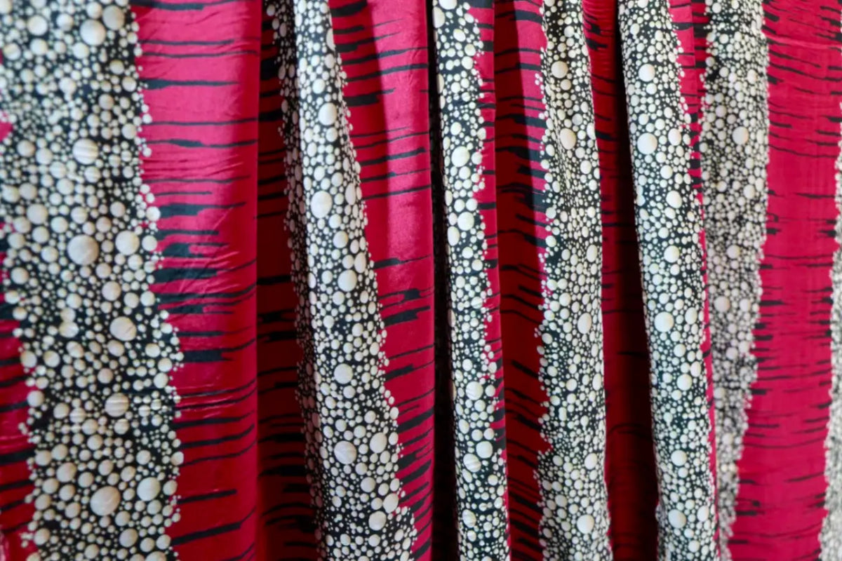 朱红流苏 · 几何波点真丝面料 | Crimson Ripple - Geometric Dot Silk Fabric
