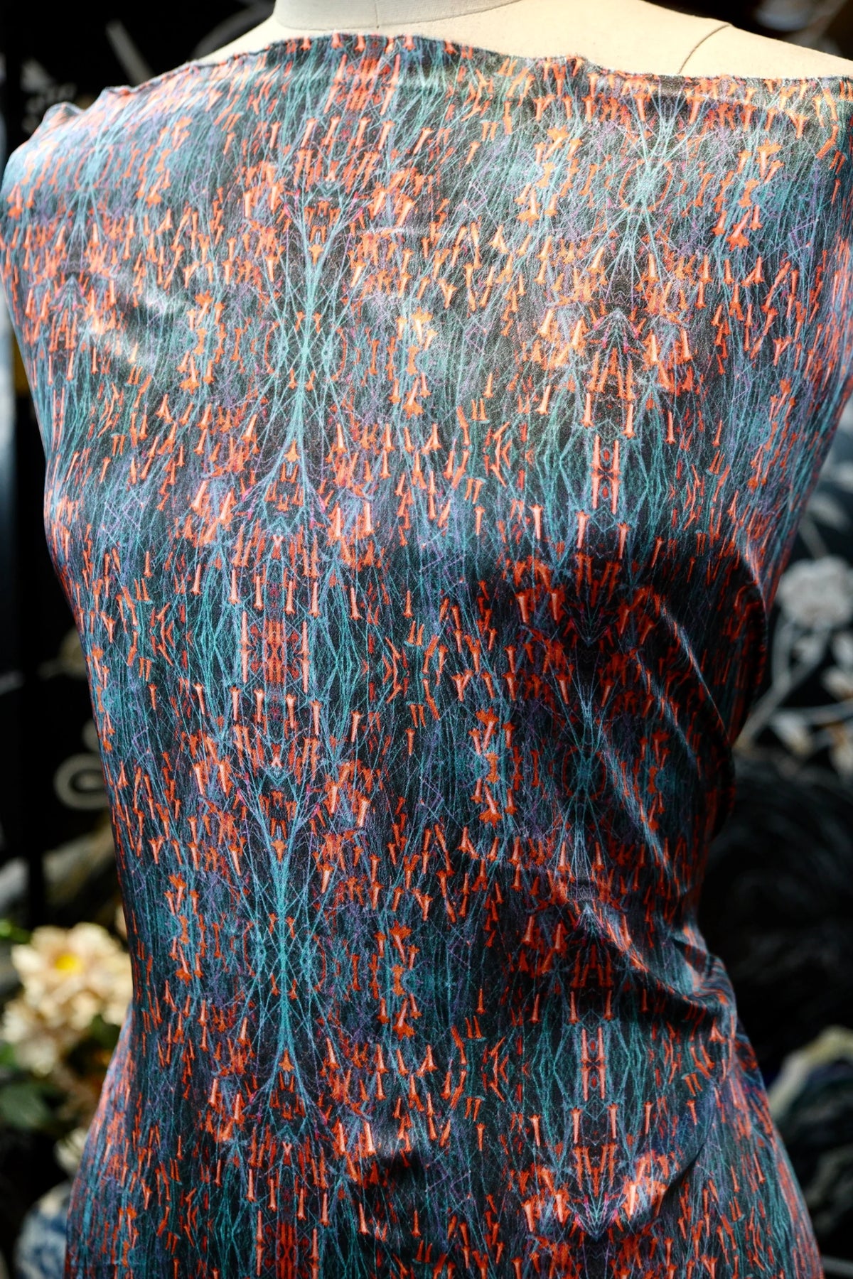 翠脉星芒 · 几何纹理真丝面料 | Emerald Lattice - Geometric Texture Silk Fabric