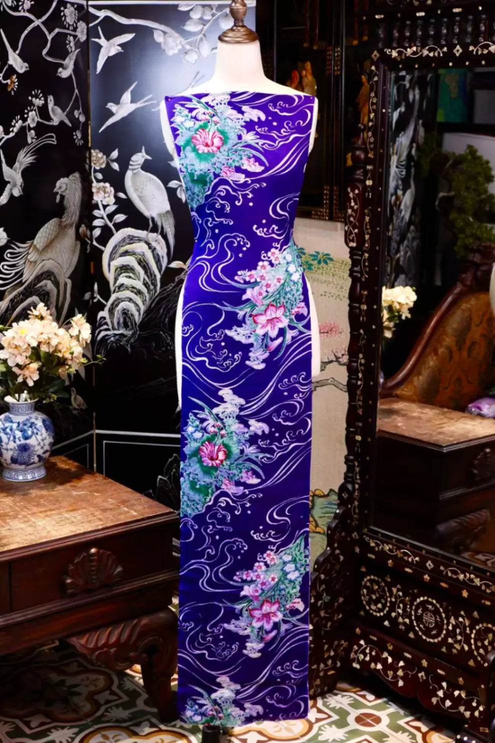 幽蓝松菊 · 流水百合真丝面料 | Royal Azure Wave - Pine and Lily Silk Fabric