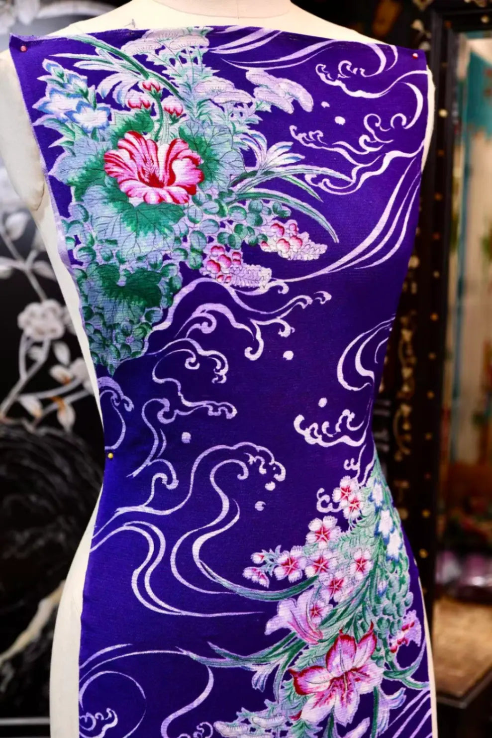 幽蓝松菊 · 流水百合真丝面料 | Royal Azure Wave - Pine and Lily Silk Fabric