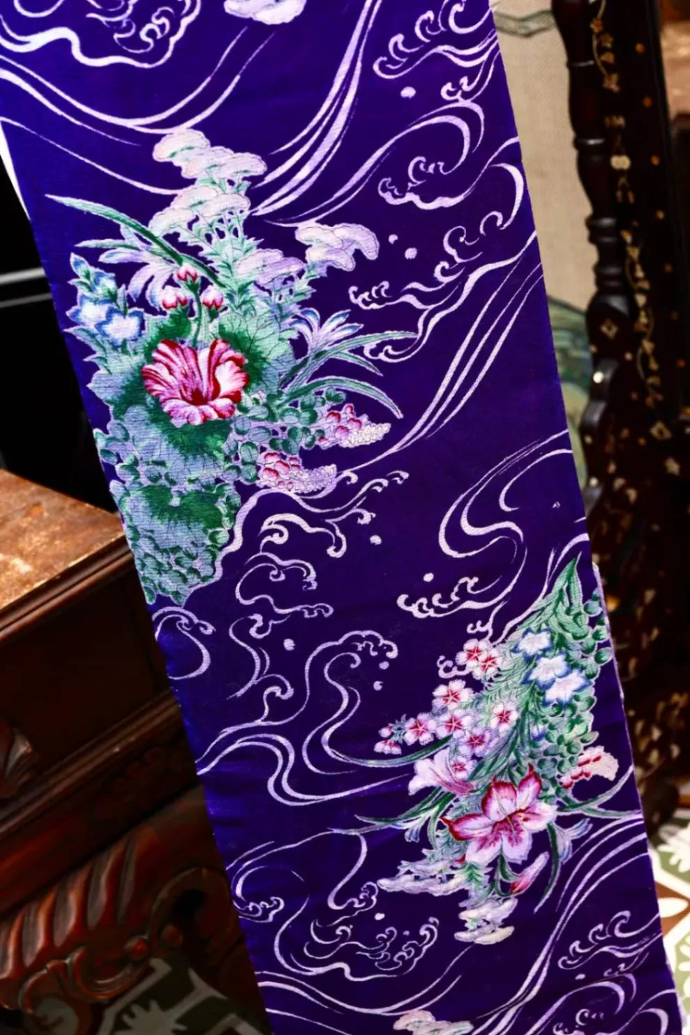 幽蓝松菊 · 流水百合真丝面料 | Royal Azure Wave - Pine and Lily Silk Fabric