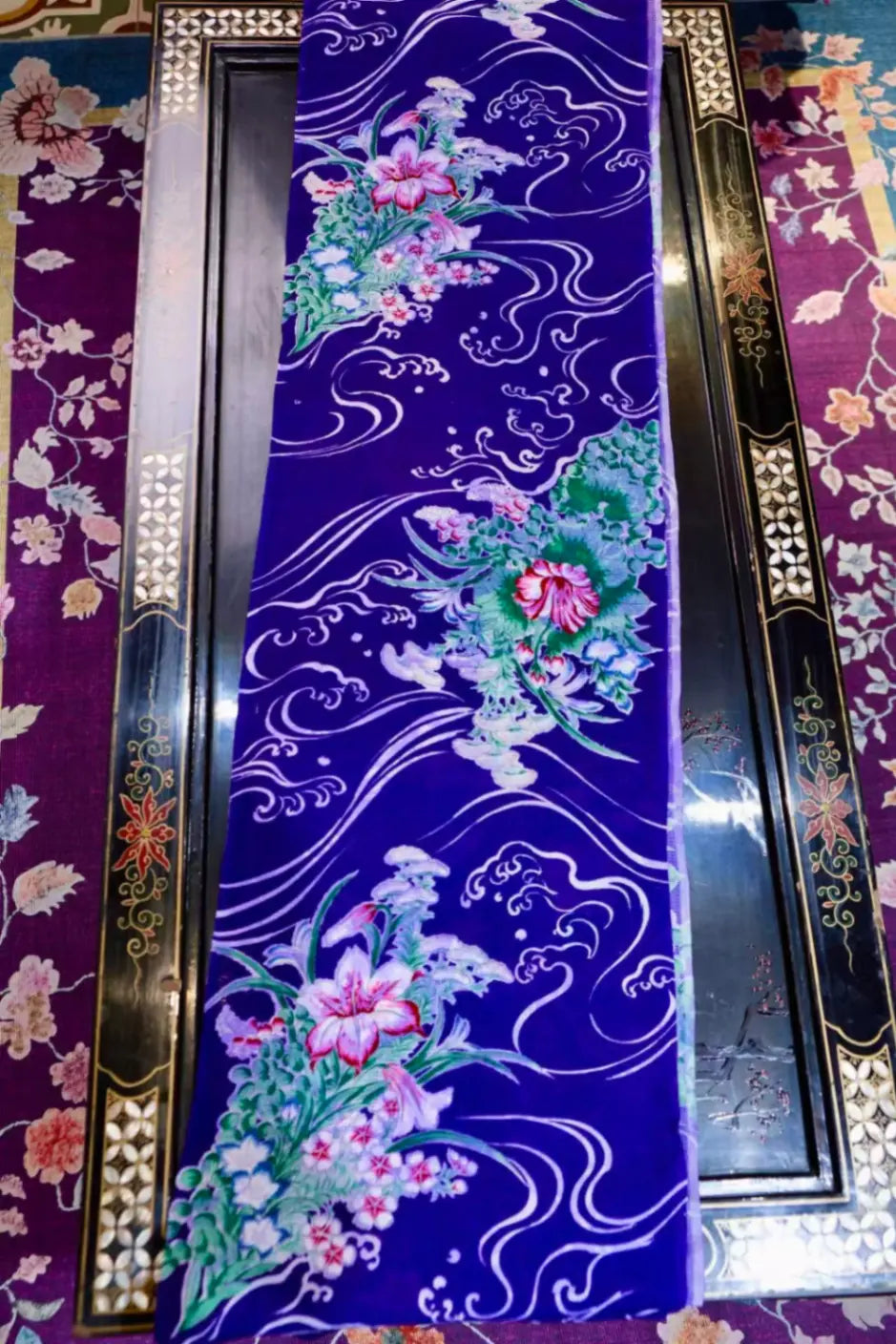 幽蓝松菊 · 流水百合真丝面料 | Royal Azure Wave - Pine and Lily Silk Fabric