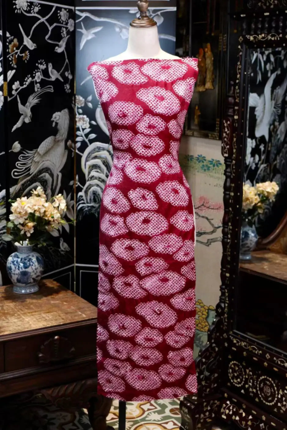 朱红佩斯利 · 绞缬宝相真丝面料 | Scarlet Paisley - Shibori Medallion Silk Fabric