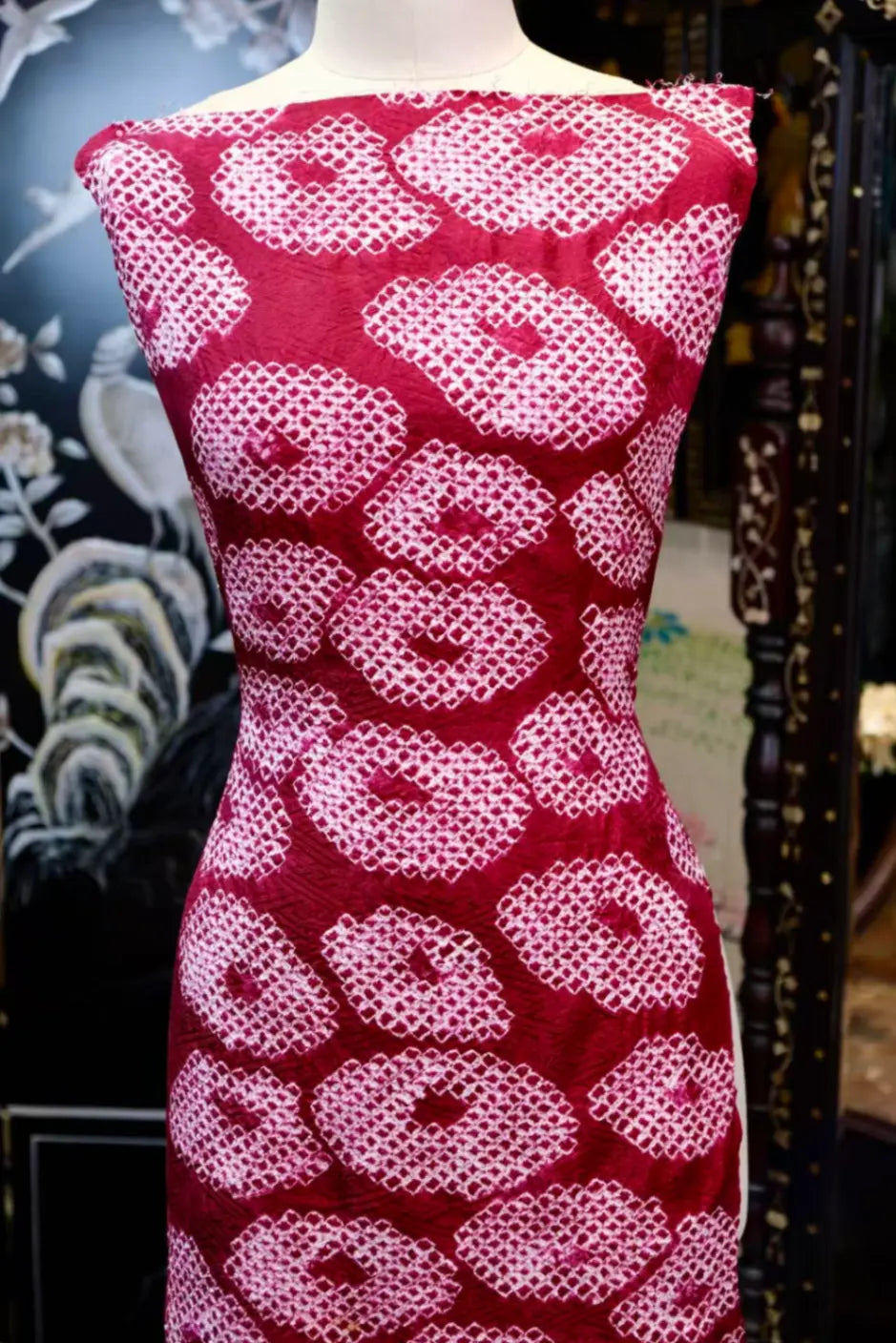 朱红佩斯利 · 绞缬宝相真丝面料 | Scarlet Paisley - Shibori Medallion Silk Fabric