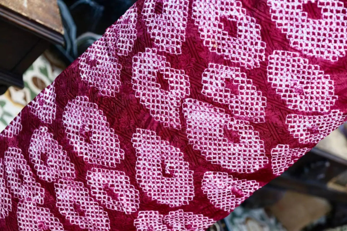 朱红佩斯利 · 绞缬宝相真丝面料 | Scarlet Paisley - Shibori Medallion Silk Fabric