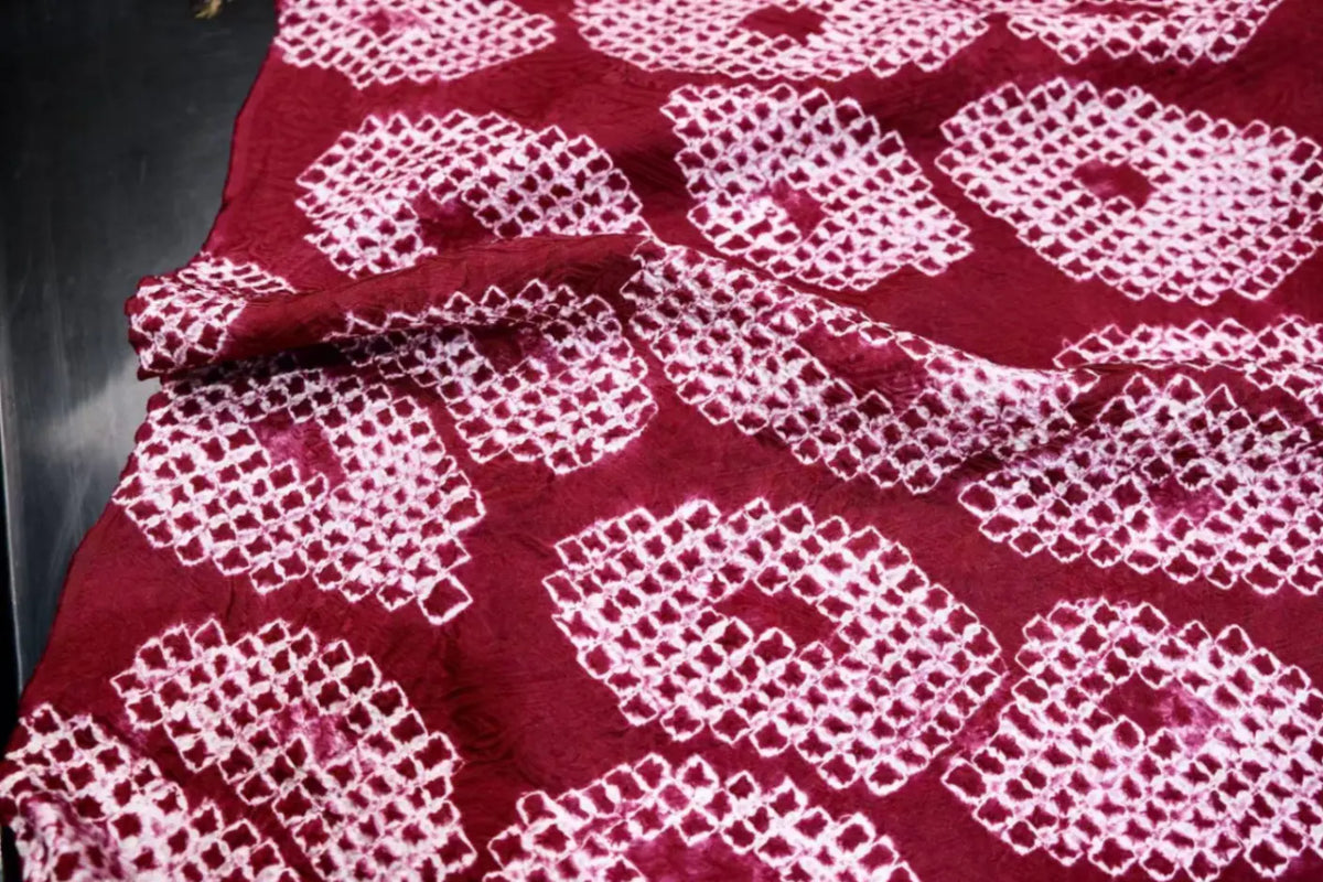 朱红佩斯利 · 绞缬宝相真丝面料 | Scarlet Paisley - Shibori Medallion Silk Fabric