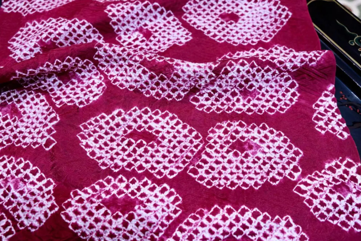 朱红佩斯利 · 绞缬宝相真丝面料 | Scarlet Paisley - Shibori Medallion Silk Fabric