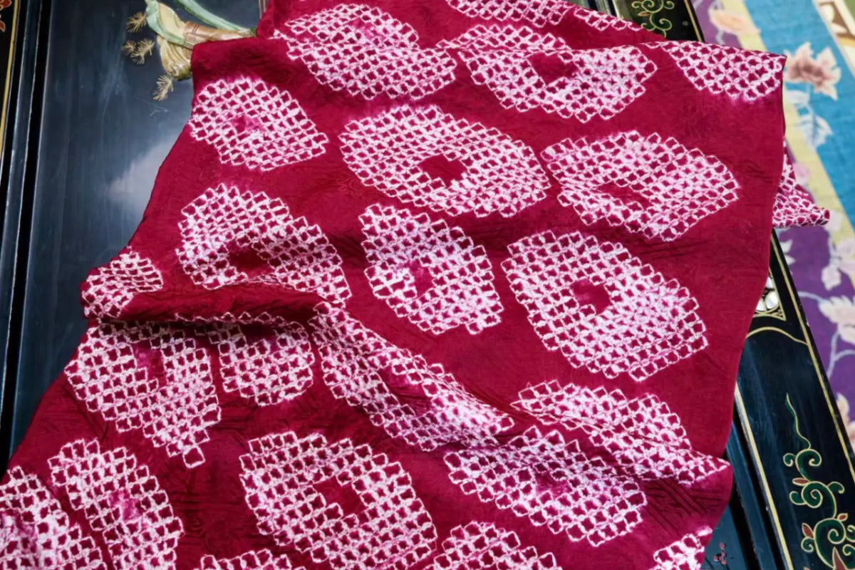 朱红佩斯利 · 绞缬宝相真丝面料 | Scarlet Paisley - Shibori Medallion Silk Fabric