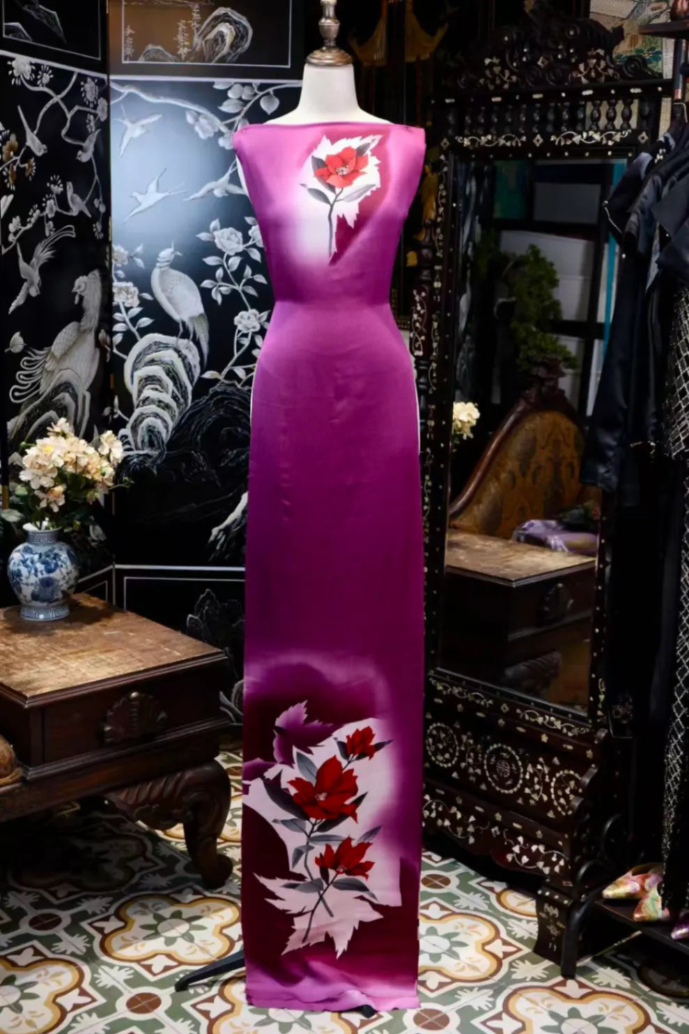 紫晕绯茶 · 晕染写意真丝面料 | Violet Crimson Camellia - Gradient Floral Silk Fabric