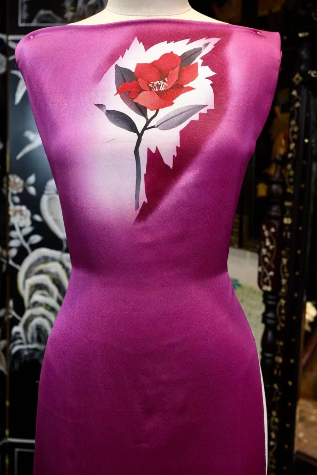 紫晕绯茶 · 晕染写意真丝面料 | Violet Crimson Camellia - Gradient Floral Silk Fabric
