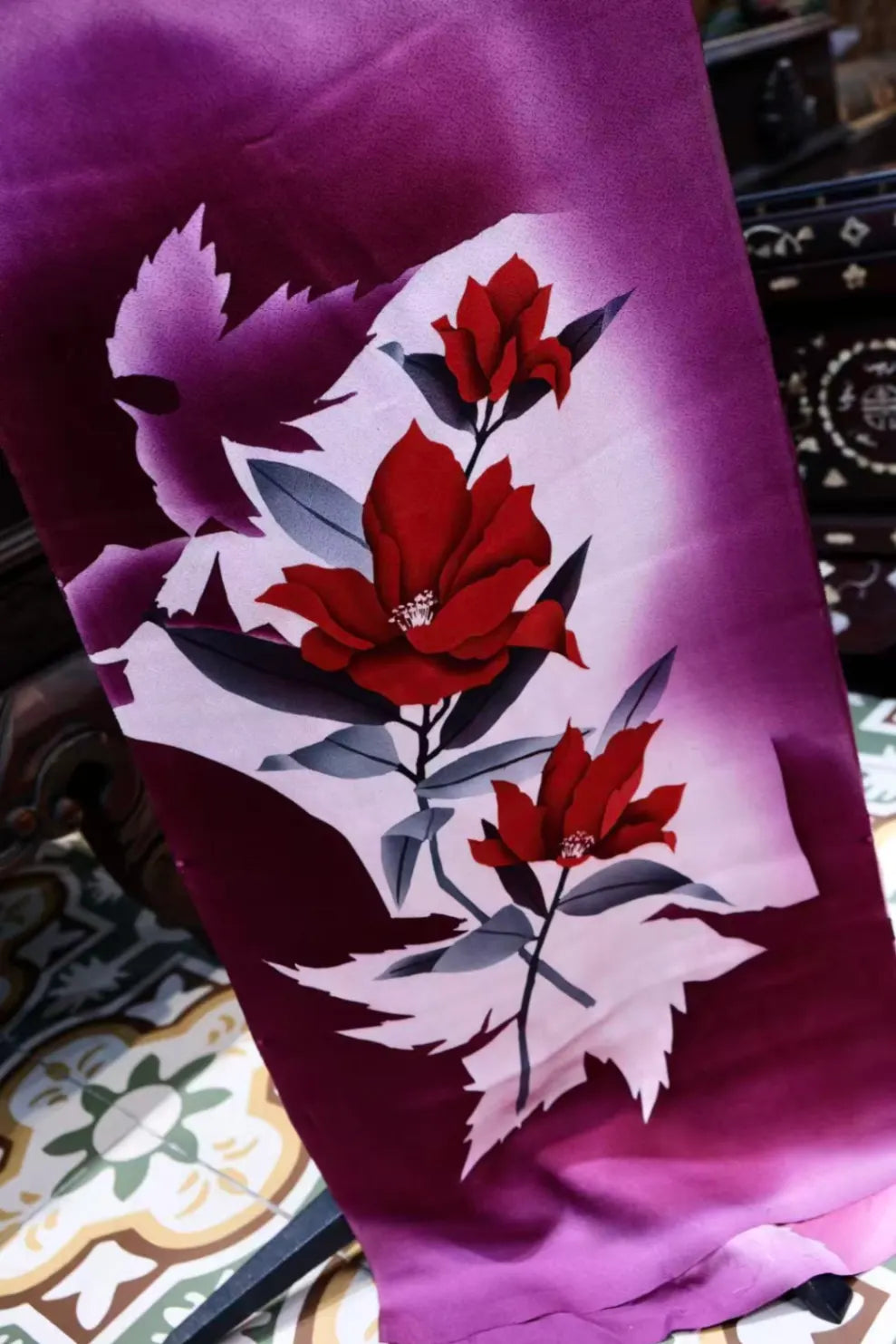 紫晕绯茶 · 晕染写意真丝面料 | Violet Crimson Camellia - Gradient Floral Silk Fabric