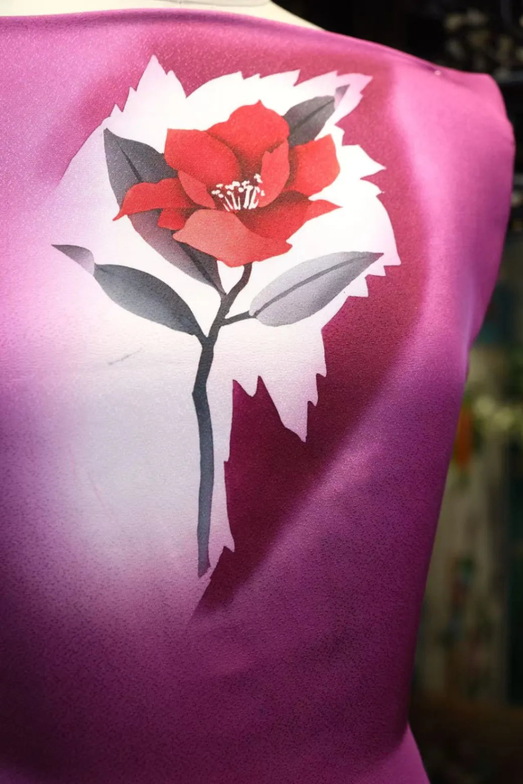 紫晕绯茶 · 晕染写意真丝面料 | Violet Crimson Camellia - Gradient Floral Silk Fabric