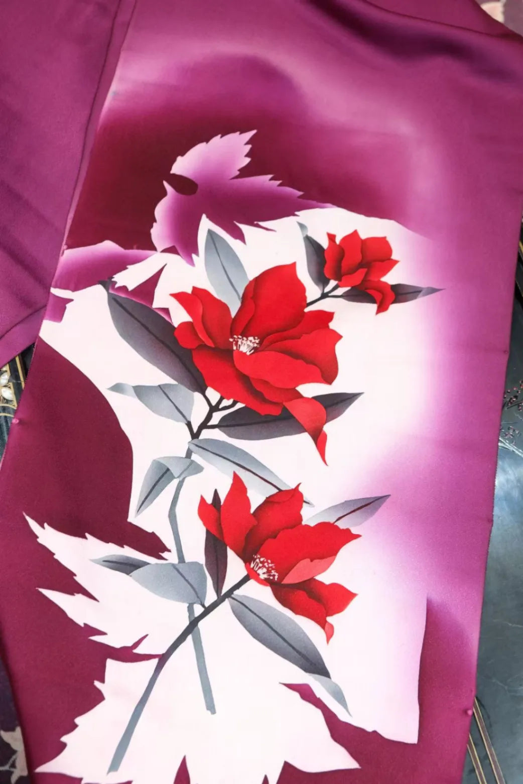 紫晕绯茶 · 晕染写意真丝面料 | Violet Crimson Camellia - Gradient Floral Silk Fabric