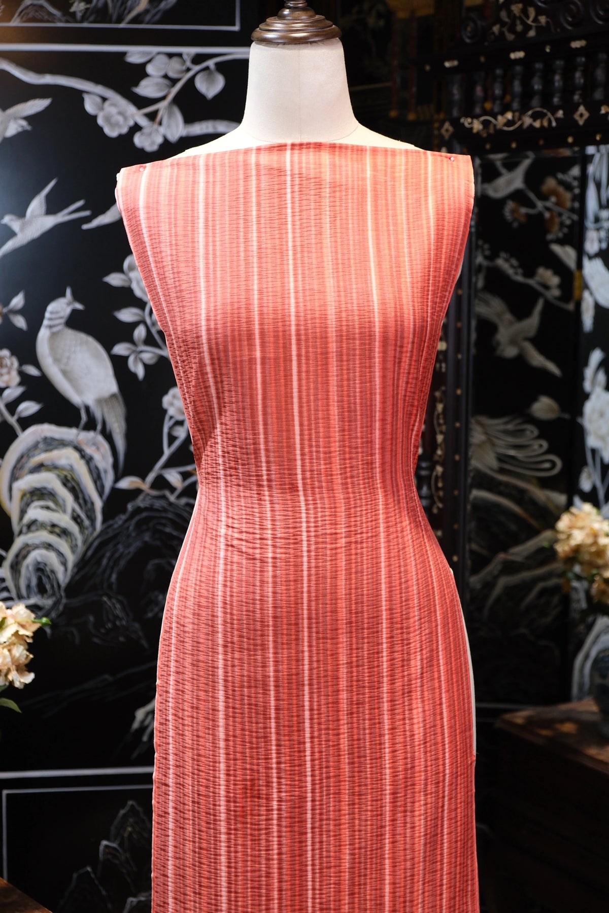 朱砂竖纹 · 渐变条纹真丝面料 | Vermilion Stripe - Gradient Vertical Silk Fabric