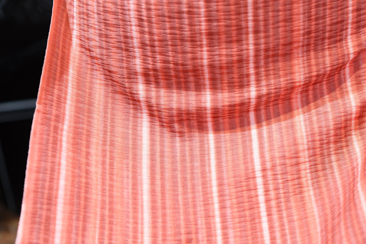 朱砂竖纹 · 渐变条纹真丝面料 | Vermilion Stripe - Gradient Vertical Silk Fabric
