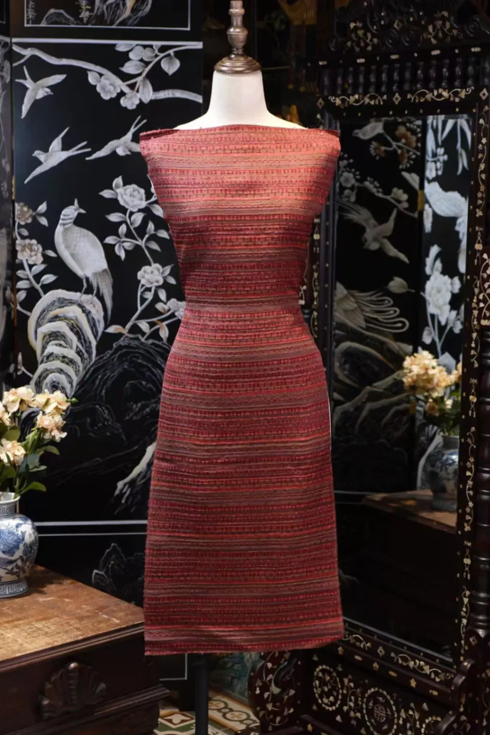 朱绛浮雕 · 浮线彩格真丝面料 | Crimson Tweed - Raised Lattice Silk Fabric