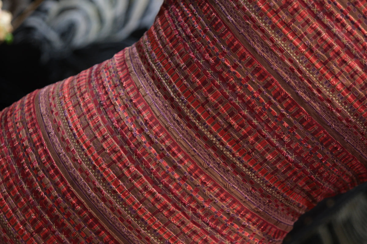 朱绛浮雕 · 编织纹理真丝面料 | Crimson Relief - Textured Tweed Silk Fabric