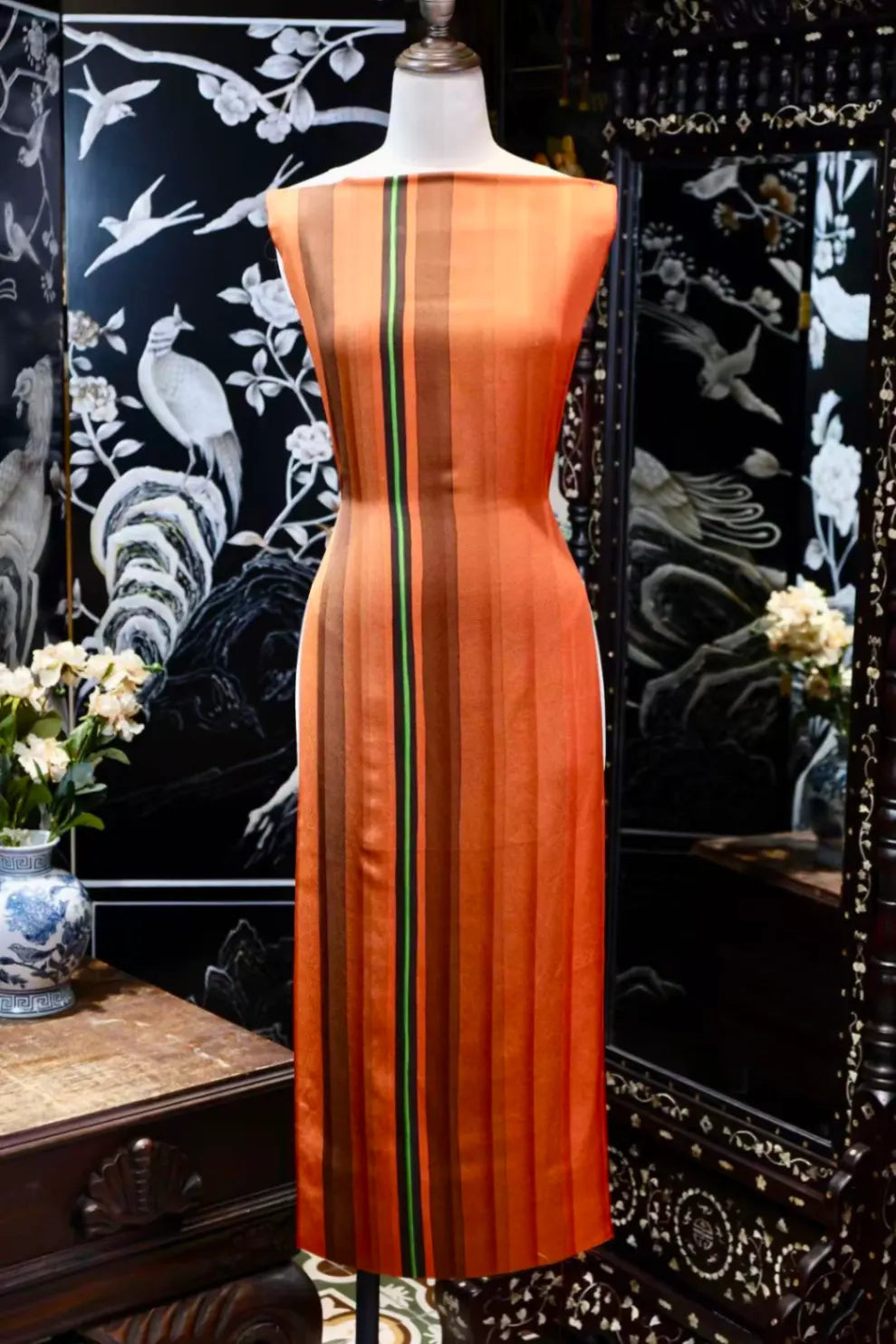 琥珀流光 · 渐变条纹真丝面料 | Amber Glow - Gradient Stripe Silk Fabric