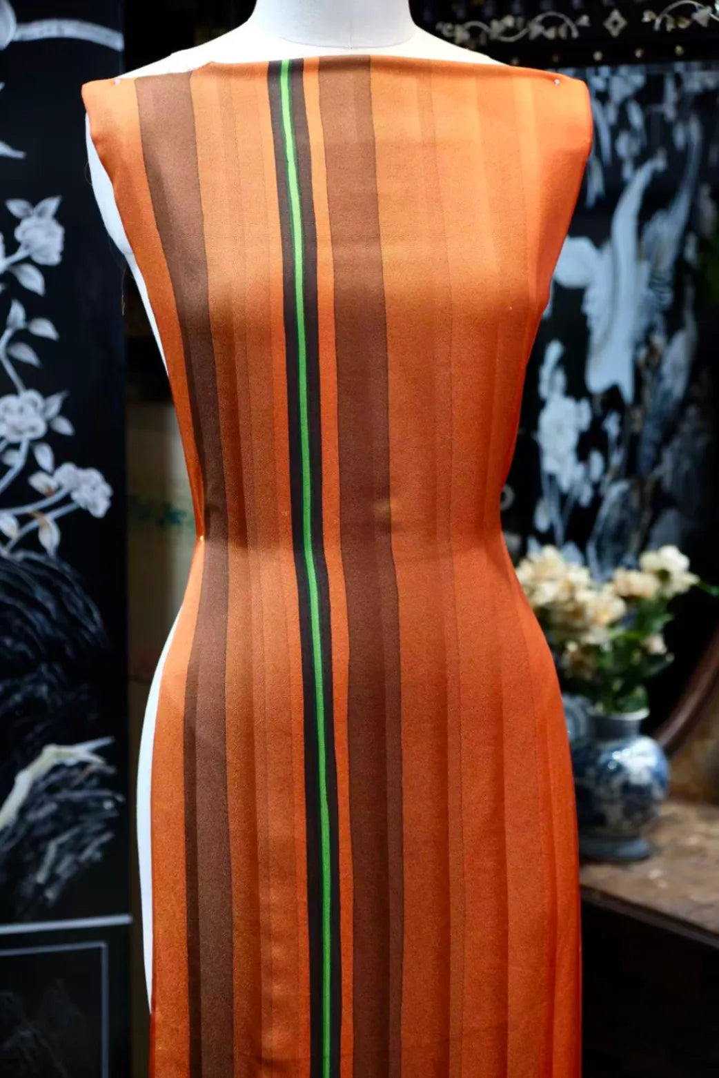 琥珀流光 · 渐变条纹真丝面料 | Amber Glow - Gradient Stripe Silk Fabric
