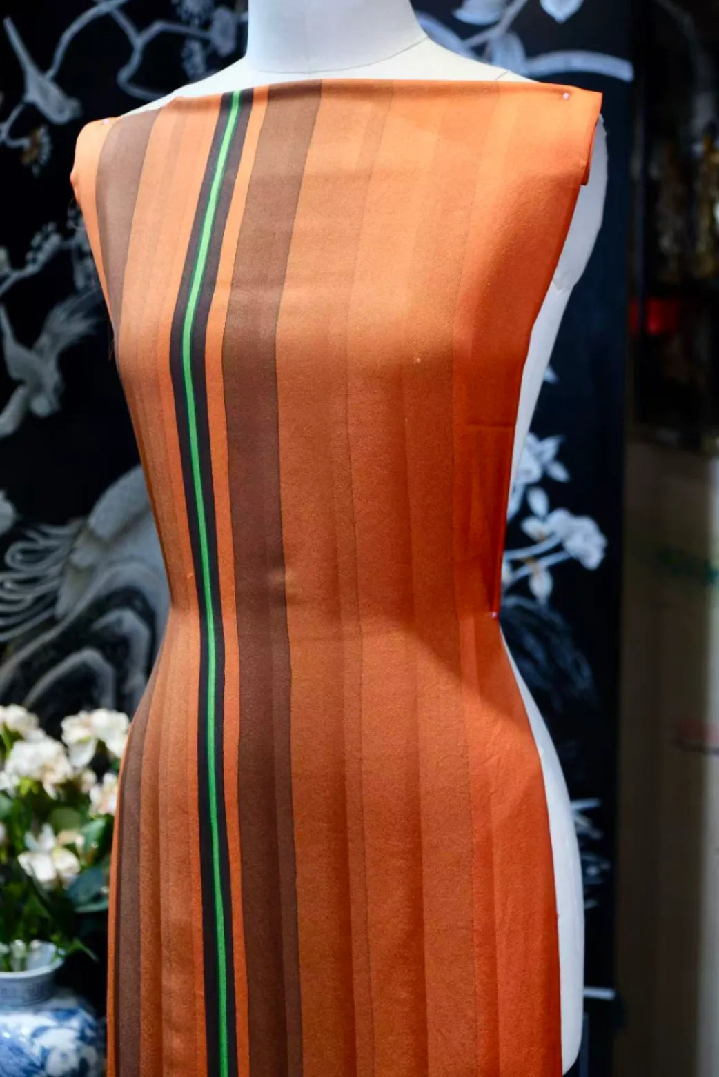 琥珀流光 · 渐变条纹真丝面料 | Amber Glow - Gradient Stripe Silk Fabric