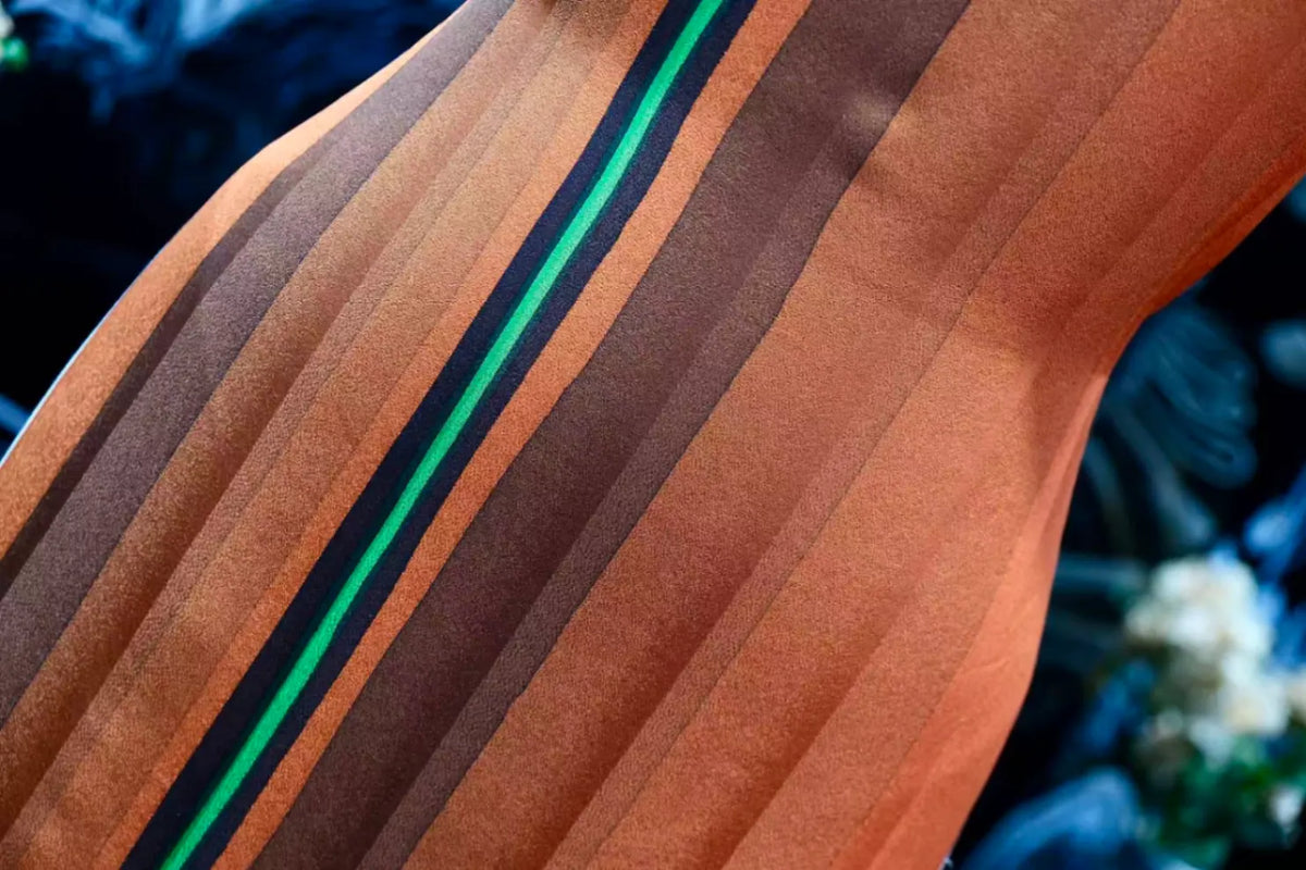 琥珀流光 · 渐变条纹真丝面料 | Amber Glow - Gradient Stripe Silk Fabric