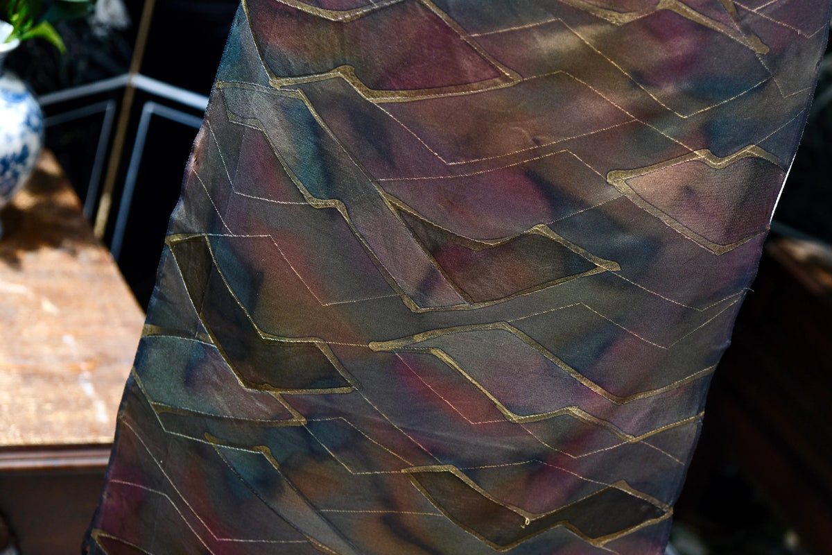 紫绛流影 · 金线解构真丝面料 | Amethyst Prism - Gold Line Geometric Silk Fabric