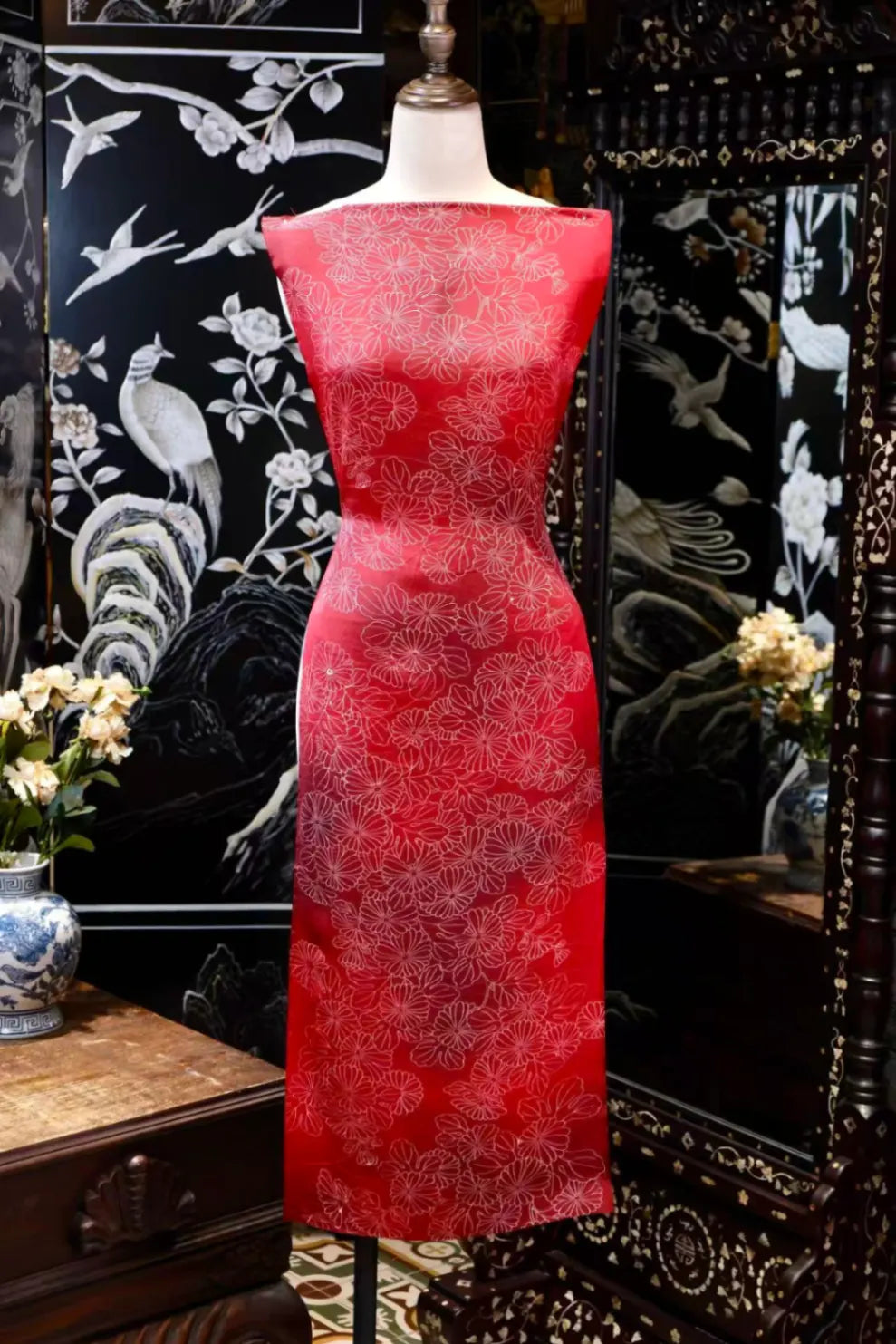朱红菊影 · 纤线繁花真丝面料 | Scarlet Bloom - Linear Chrysanthemum Silk Fabric